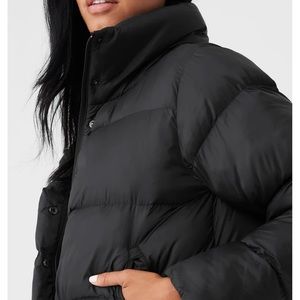 Alo yoga gold rush puffer, black xs, new condition